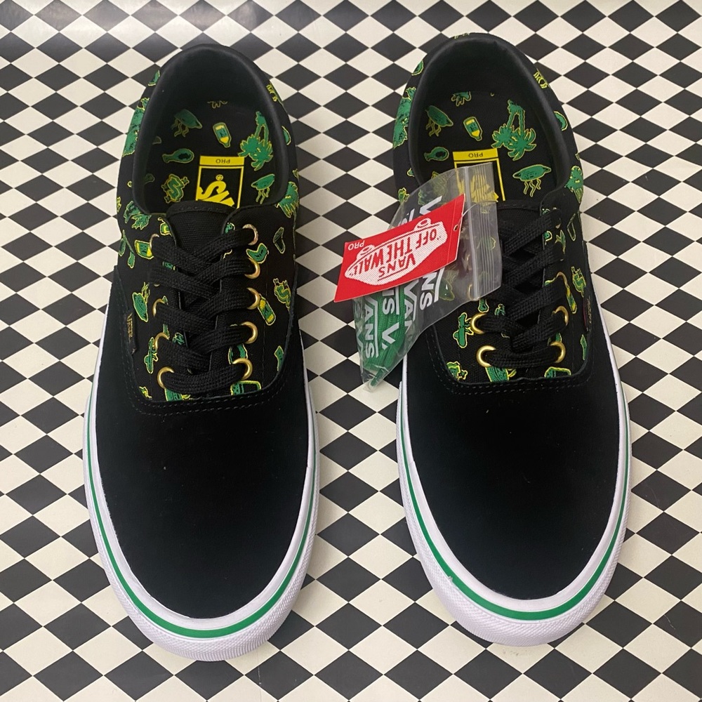 NWT Shake Junt Vans